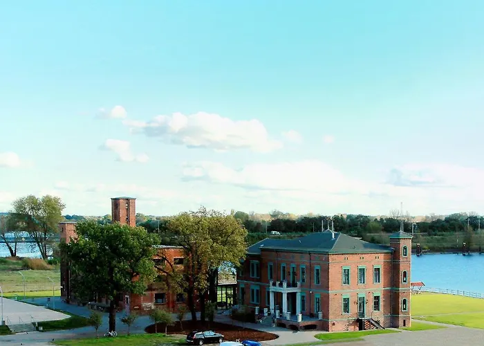 Elbe Alte Oelmuehle 4*