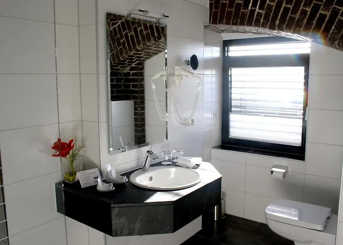 Elbe Alte Oelmuehle Hotel 4*